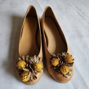 ONCO | 38 (US 7/7.5) Leather Flats With Flower Embellishment | brown